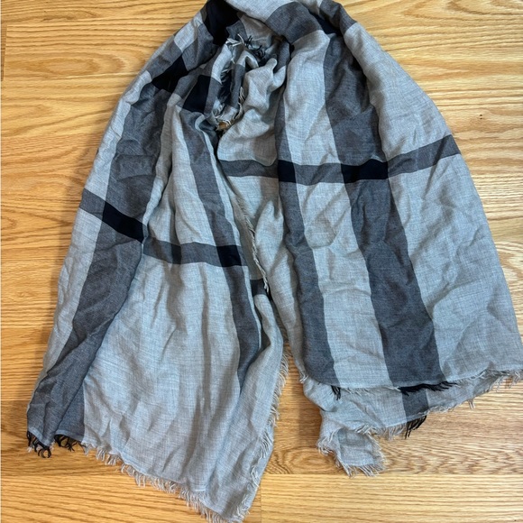Burberry Scarf - Picture 2 of 5
